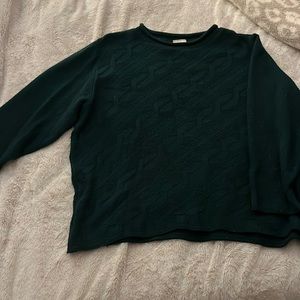 L green sweater